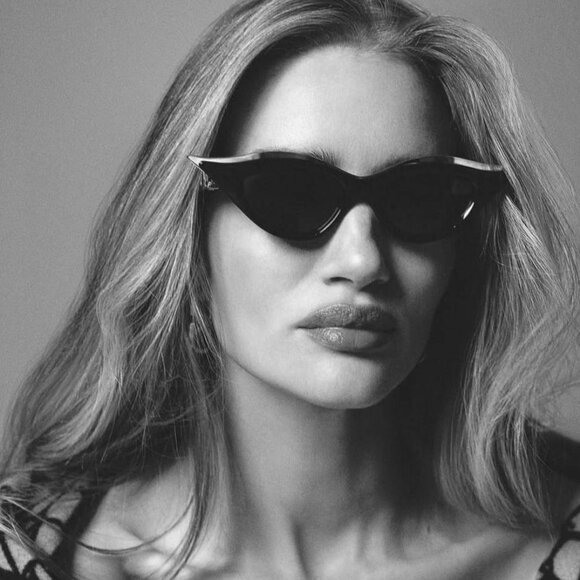 Valentino V-GOLDCUT-II VLS-114A Sunglasses Black/Yellow Gold Cat Eye Frame main image 12